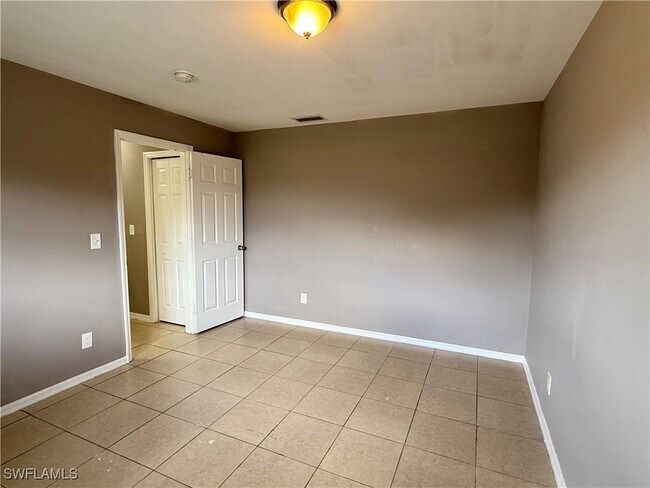 Building Photo - 309 Ivan Ave S