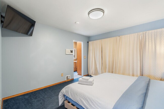 Building Photo - 10507 Rainier Ave S