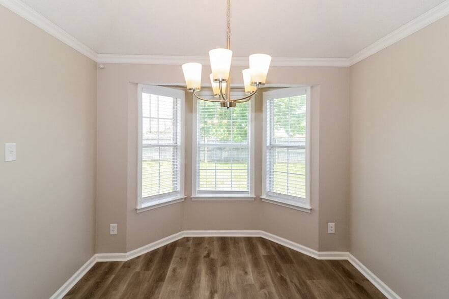 Building Photo - 436 Bruins Trce