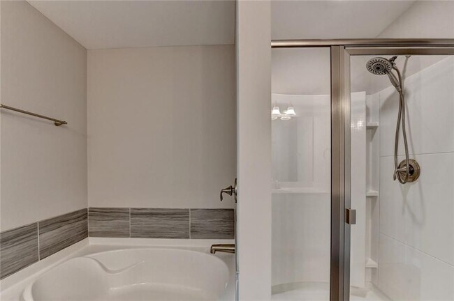 Building Photo - 7245 Heritage Oak Ct