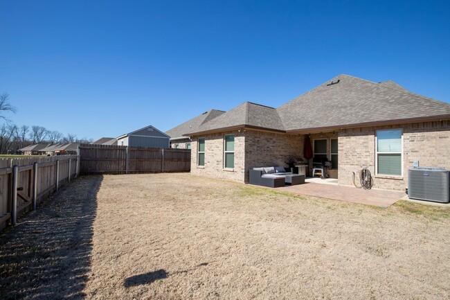 Building Photo - Beautiful 3 bed/2 bath home in Willow Heights