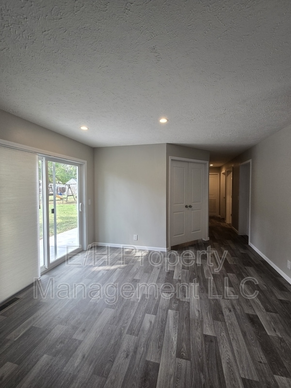 Building Photo - 501 S Edwards Ave