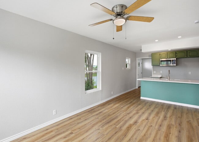 Building Photo - Fully Updated 2 Bedroom Home Near Randolph AFB