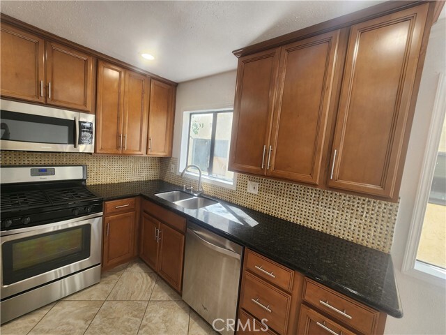 Building Photo - 7432 Hazeltine Ave