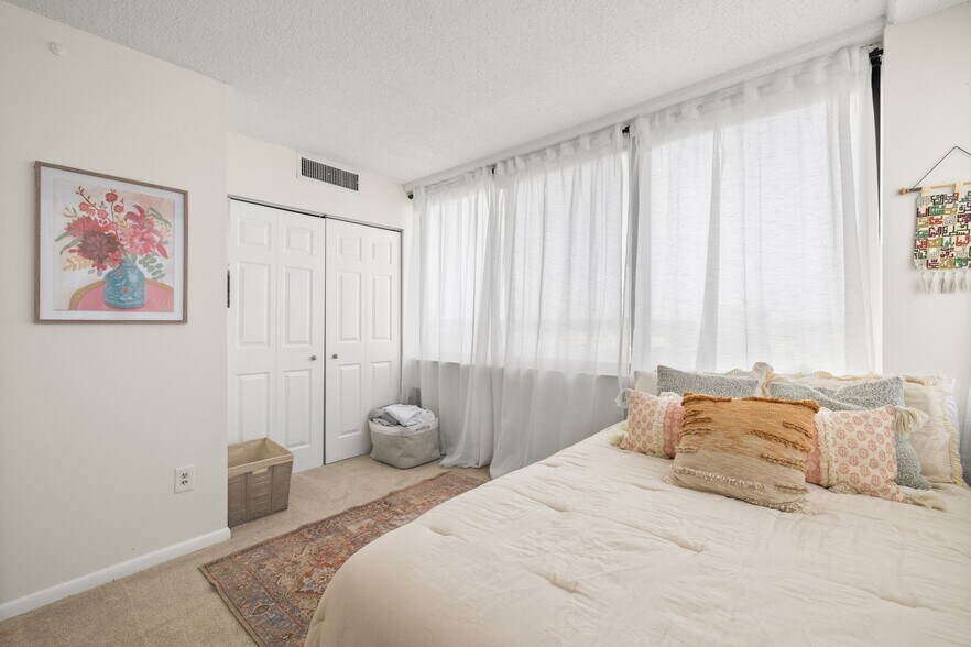 Building Photo - 6301 Stevenson Ave