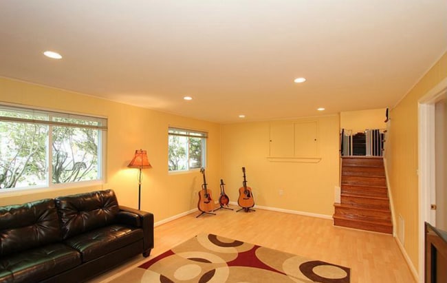 Building Photo - Rare Rockville Find! Upgraded 4BR/2.5BA Home with Fenced Yard – Pets Welcome!