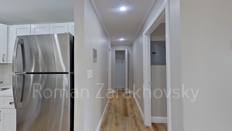 Building Photo - 979 Fellsway Rd