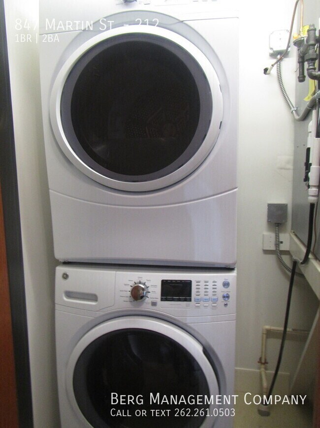 Building Photo - 847 Martin St