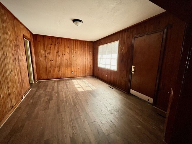 Building Photo - Great 3 bed home ready to move in
