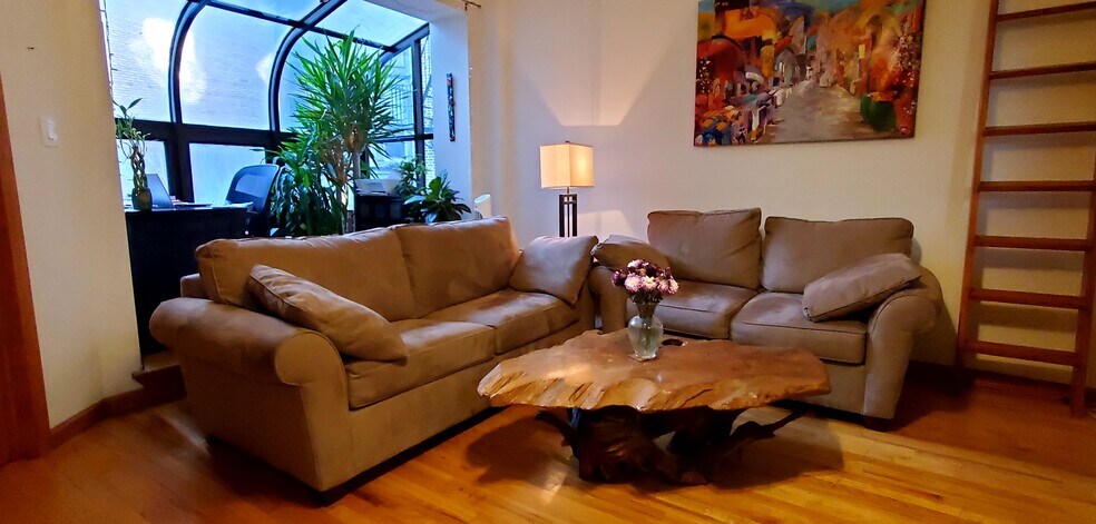 Building Photo - 278 W 86th St