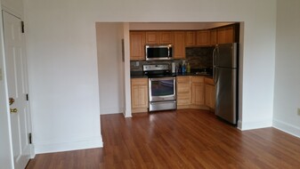 Building Photo - 53 Ten Broeck St