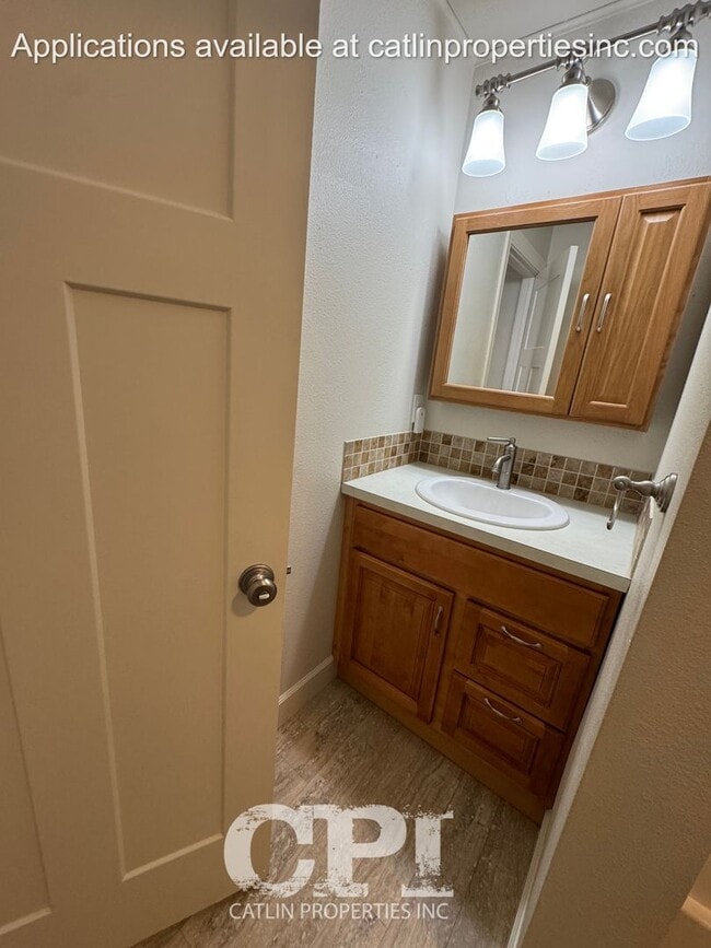 Building Photo - 532 Davidson Avenue