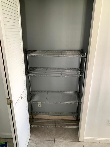 Building Photo - 195 Clearview Dr