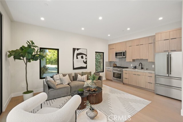 Building Photo - 4551 Alonzo Ave