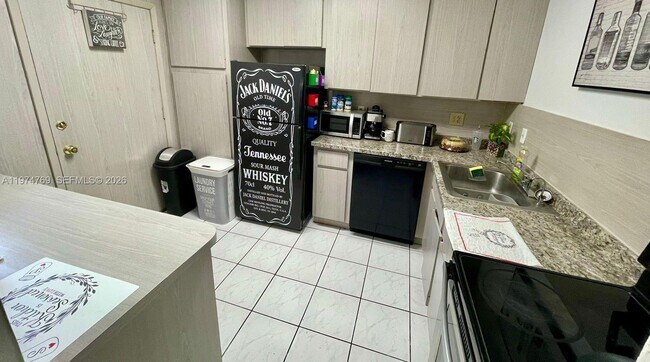 Building Photo - 3660 NE 166th St