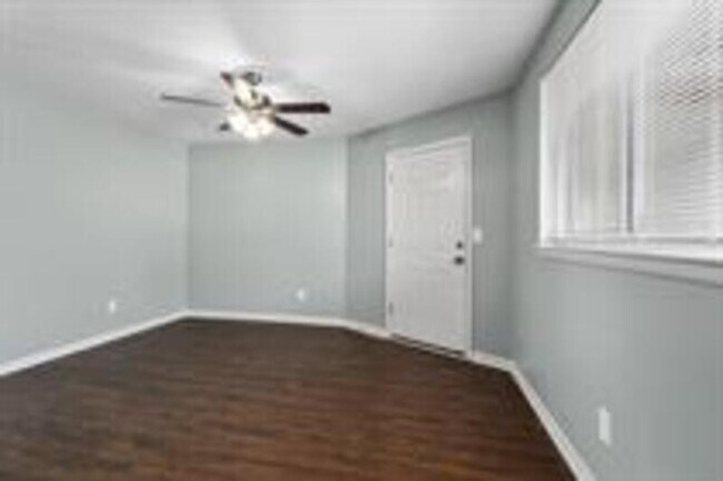 Building Photo - 4825-4833-4833 NW Homestead Terrace