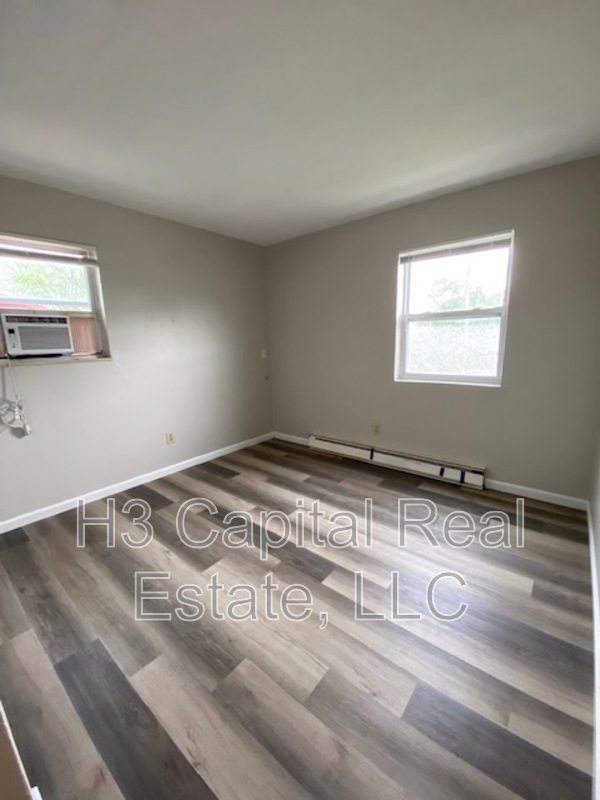 Building Photo - 420 Joseph Dr