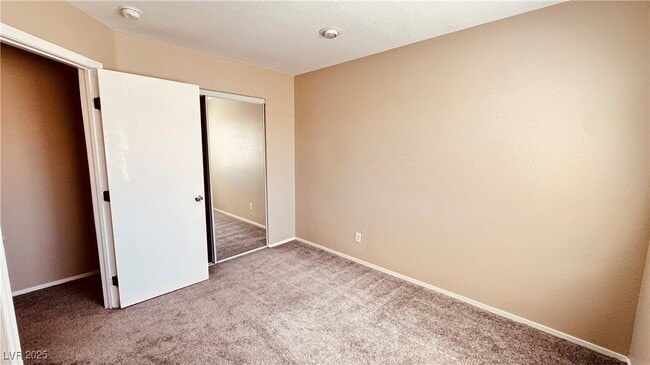 Building Photo - 722 Peregrine Falcon St