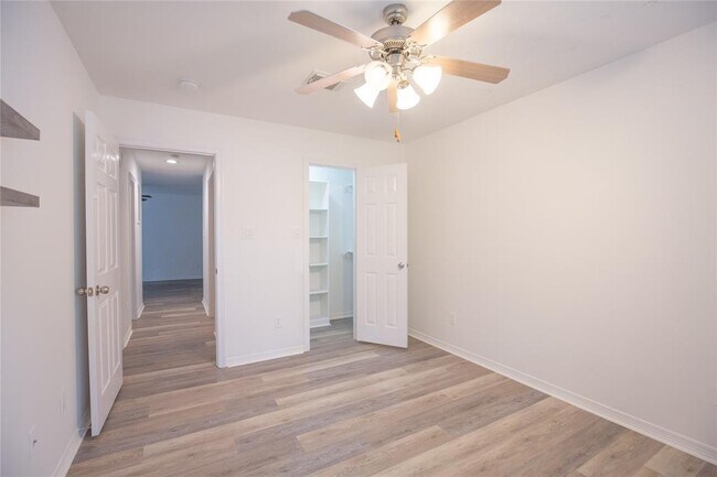 Building Photo - 5413 Kiam St