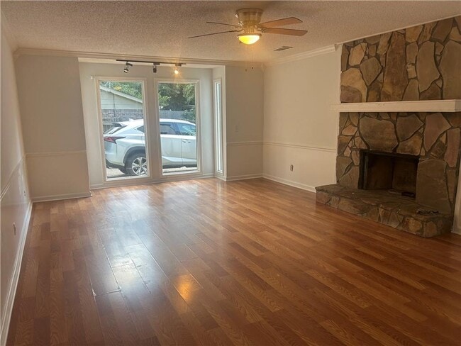 Building Photo - 2918 Mockingbird Cir