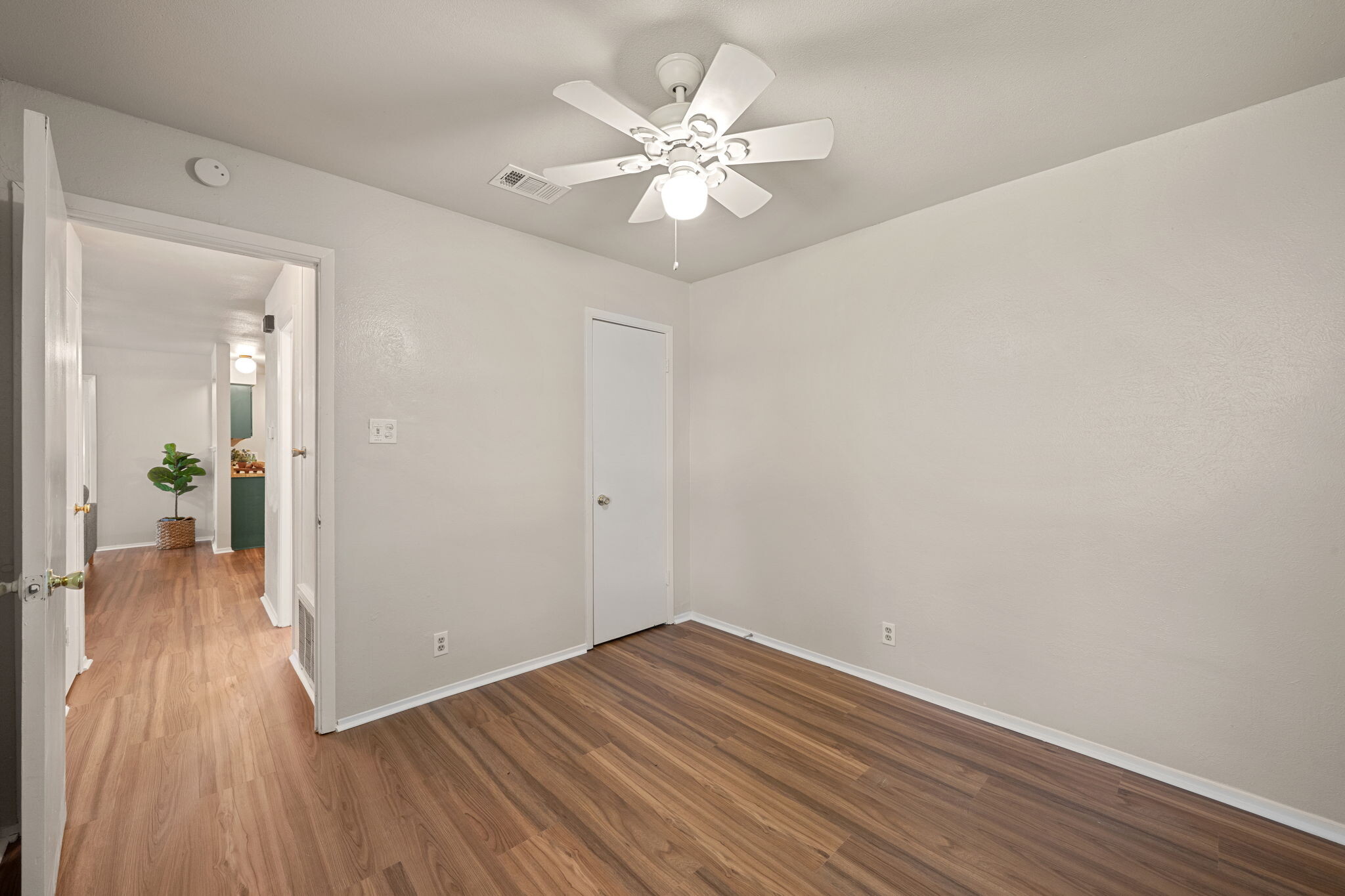 Building Photo - 703 Country Aire Dr