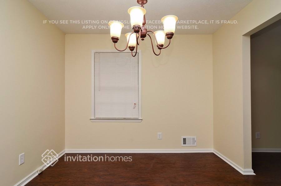 Building Photo - 2668 Earl Dr