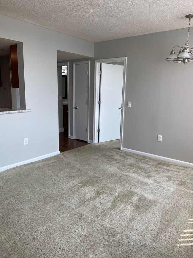 Building Photo - wh302