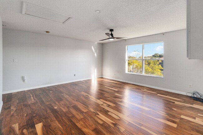 Building Photo - 1755 Delafield Dr