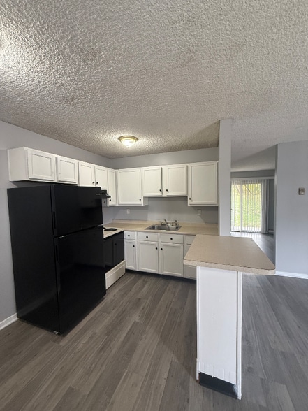 Building Photo - 2105 Florence Ave