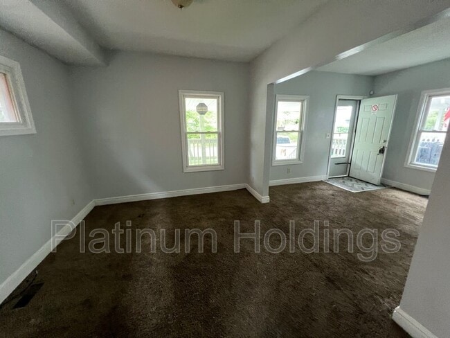 Building Photo - 4112 E 114th St