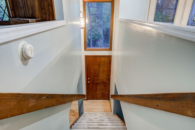 Building Photo - Large home in a beautiful setting close to...