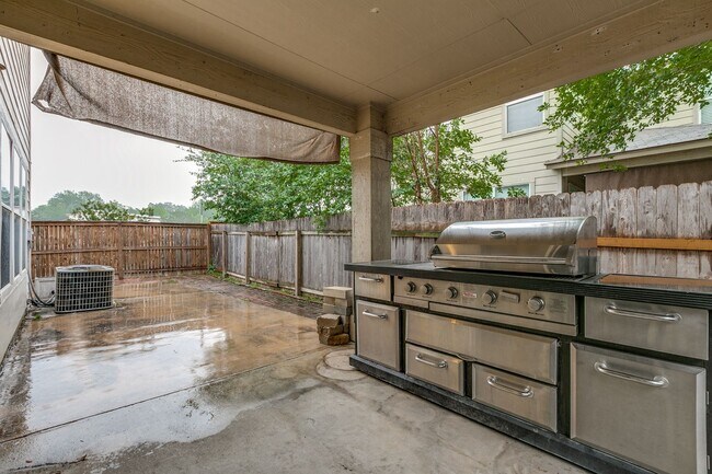 Building Photo - BEAUTIFUL 4-BEDROOM HOME NEAR UTSA
