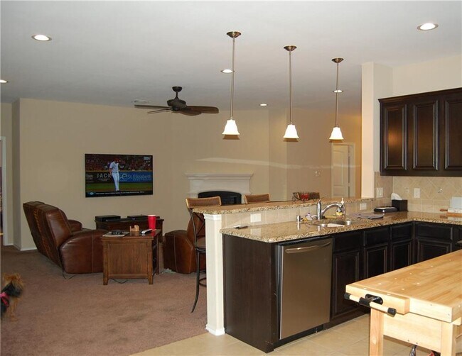 Building Photo - 2201 Liriope Ln