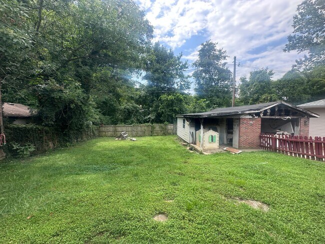 Building Photo - 6806 John Paul Ln