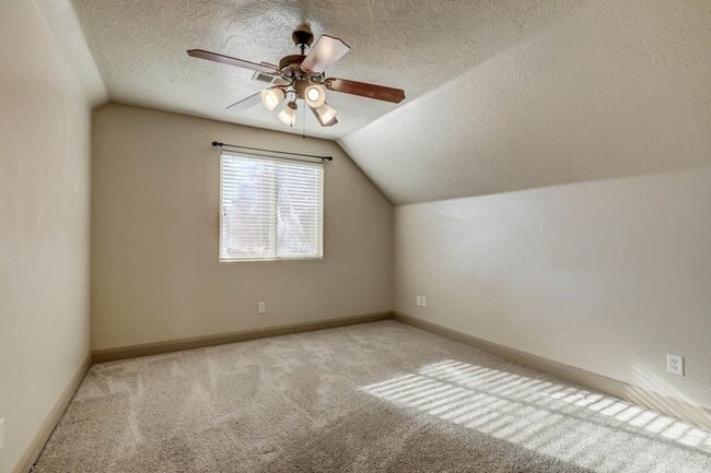 Building Photo - Pet Friendly! Beautifully Designed 5 Bedroom Home. 6 Month Lease!