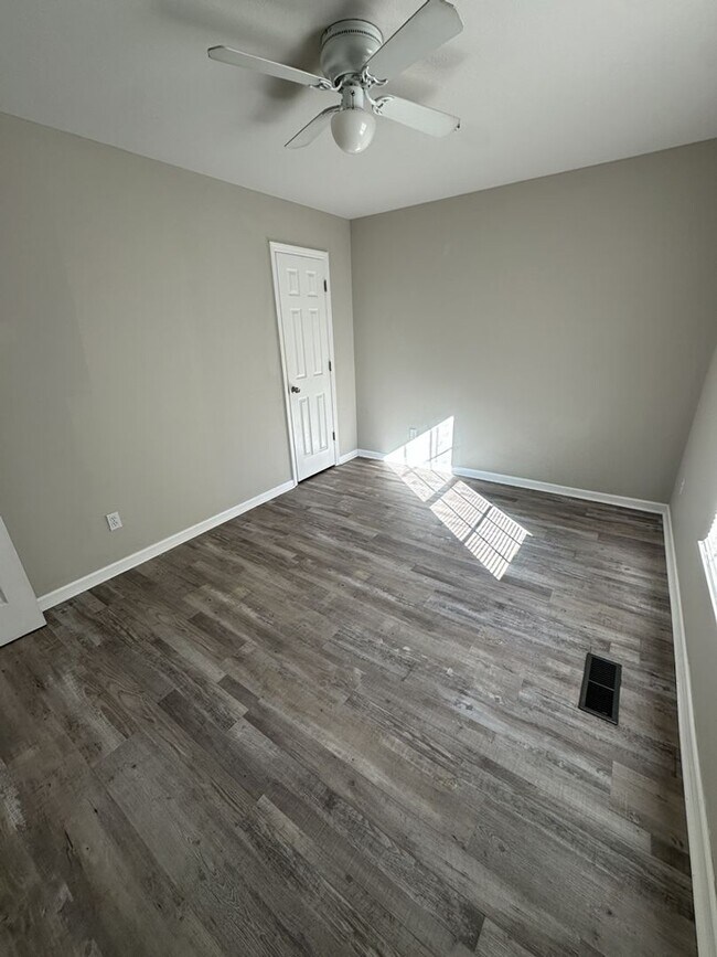 Building Photo - 2 Bedroom 1 Bathroom in Beautiful Chickamauga! Pet Friendly!