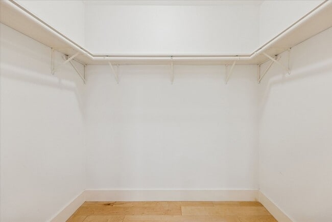 Building Photo - 2/1 Windsor Park Condo - Available Now!