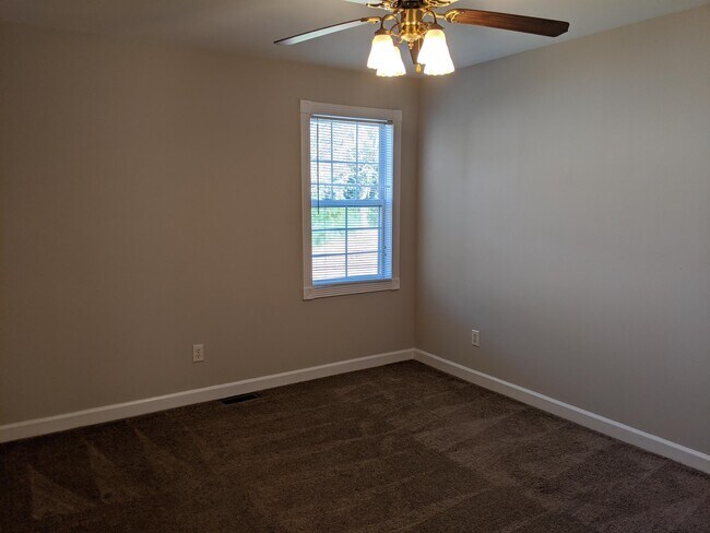 Building Photo - 130 Grande Meadow Way