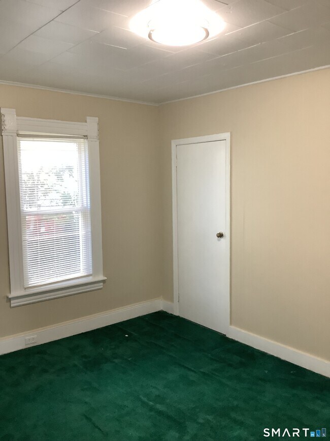 Building Photo - 10 Burritt Ave