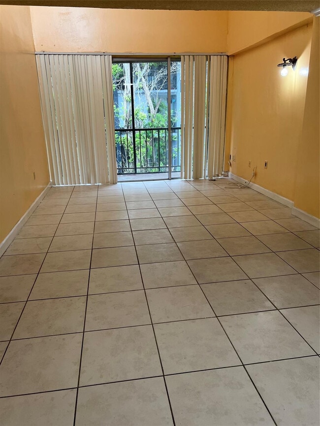 Building Photo - 8810 Fontainebleau Blvd