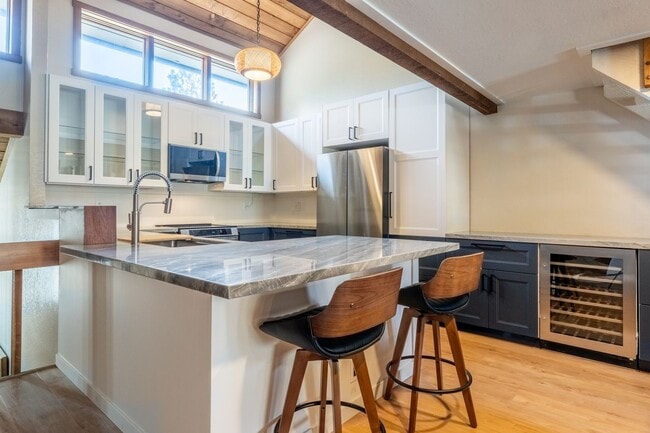 Building Photo - Spacious Snowcreek III Condo – Winter Rental