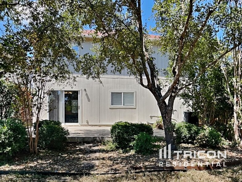 Building Photo - 7814 Cortland Oak