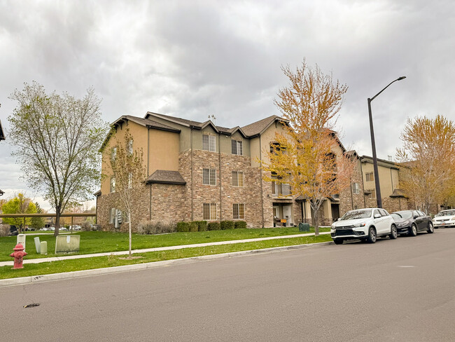 Building Photo - 248 S 550 W