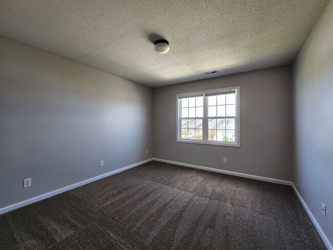 Building Photo - Beautiful 3 bed 2 1/2 bath townhome in a gated community with a pool. Showings Coming Soon!!!