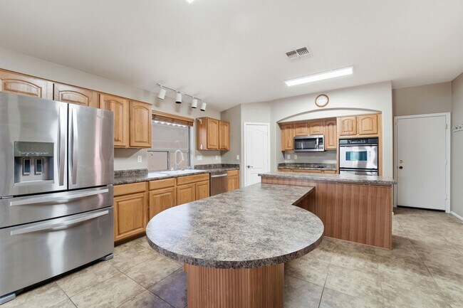 Building Photo - Maricopa Gem! 2,130 SF, Large Kitchen, AZ Room + Golf Course Living