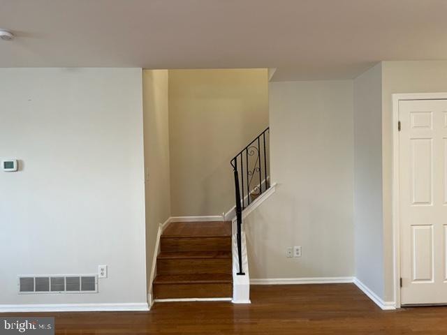 Building Photo - 221 Lawndale Ave
