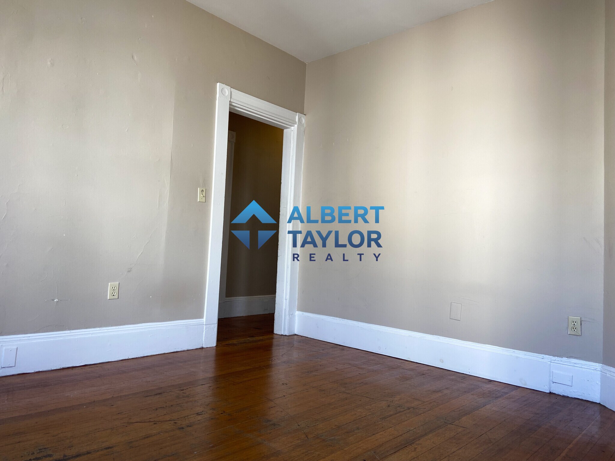 Building Photo - 8 Sunset St