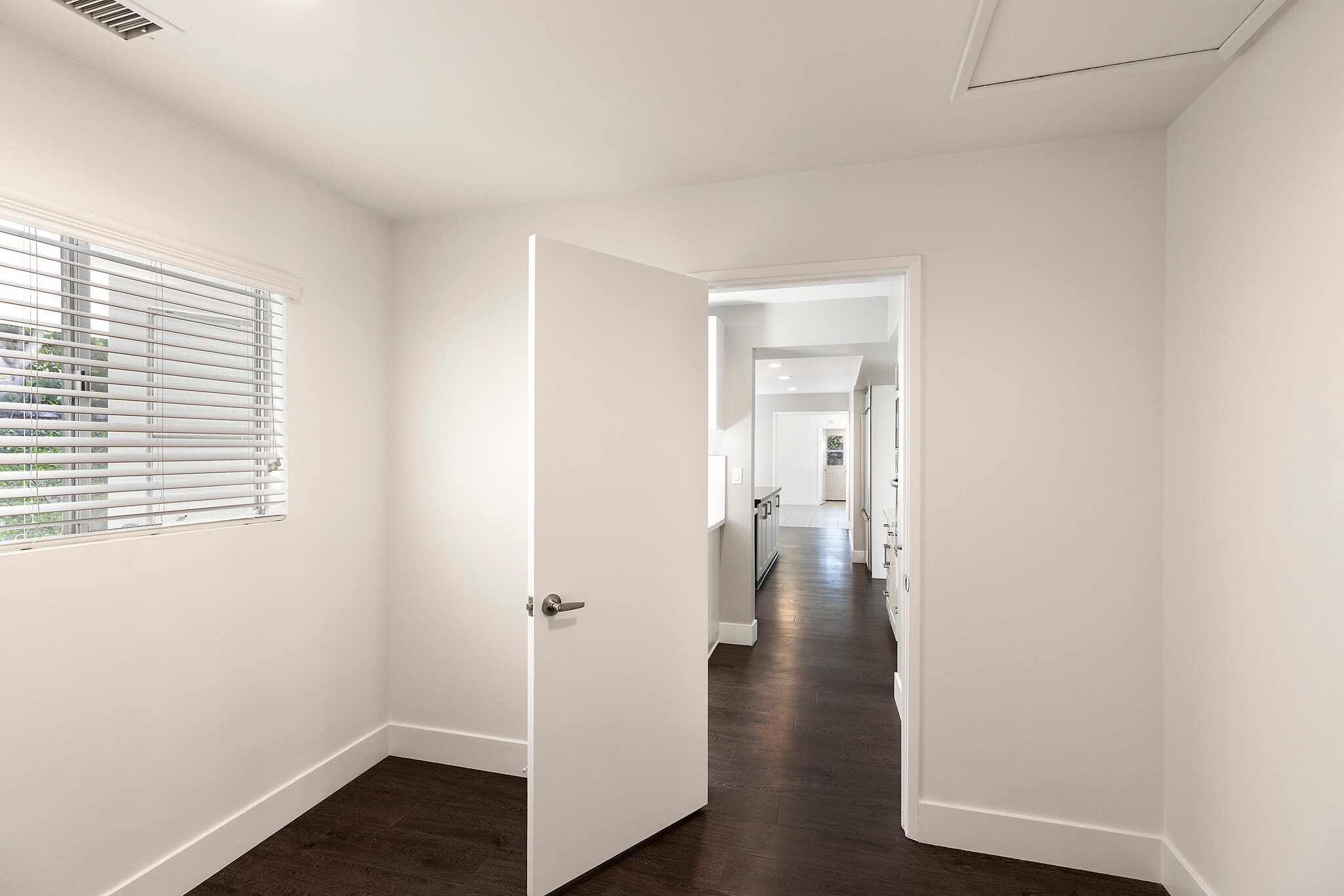 Building Photo - 1901 Altura Dr