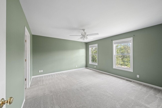 Building Photo - 406 Lakewood Dr