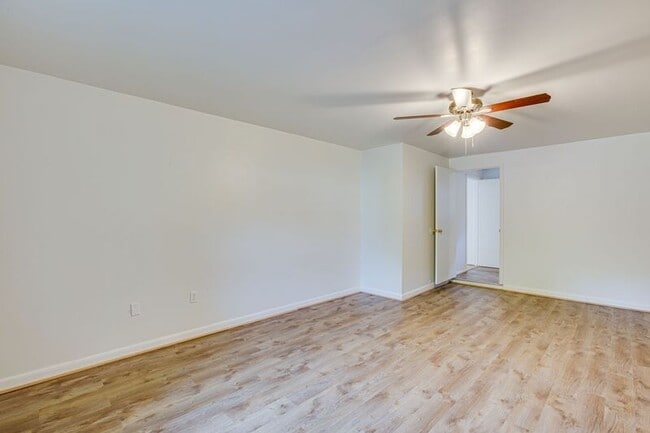 Building Photo - 825 Barkley Dr